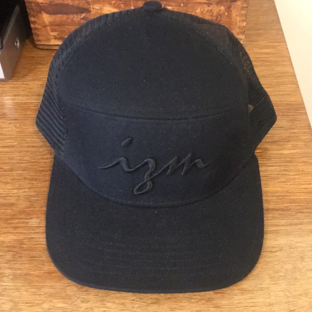 IZM Black Hat with Camo Brim